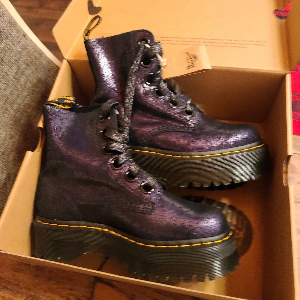 Dr. MARTENS